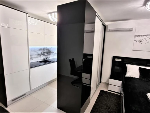 Studio Deluxe King